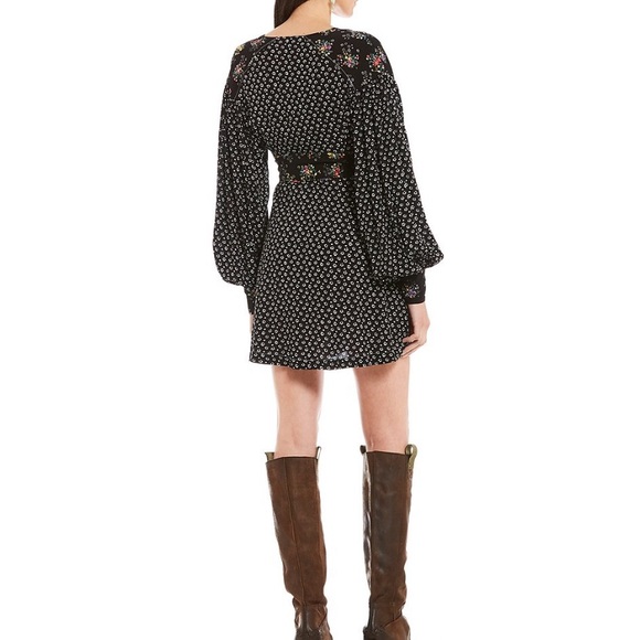 FREE PEOPLE WONDERLAND V-NECK FLORAL PRINT MINI DRESS, BLACK (NWT) - Picture 3 of 8